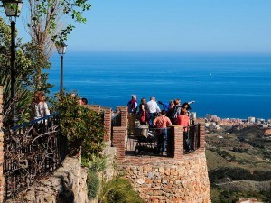 Muralla gardens and fortified walls in Mijas